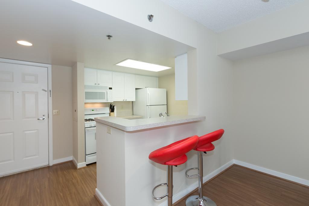 Pentagon City Luxury Apartment Arlington Esterno foto